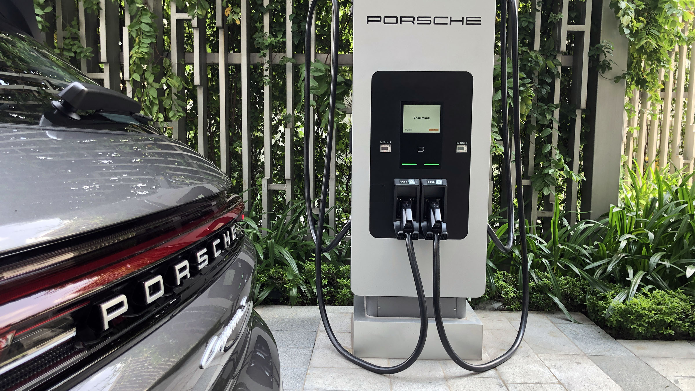Hà Nội: Trạm sạc Porsche - Porsche Studio Hà Nội